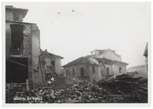 Via Morghen. Effetti prodotti dai bombardamenti dell'incursione aerea dell'8-9 dic 1942