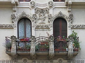Ecco uno splendido balcone fiorito in zona San Donato - Palazzina Conte, Via Piffetti 12