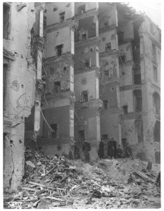 Via Luigi Cibrario 23 e 25. Effetti prodotti dai bombardamenti dell'incursione aerea dell'8-9 dicembre 1942